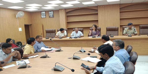 महोबा में स्वयं सहायता समूह तैयार करेंगे 2.5 लाख झंडे, 8 से 15 अगस्त तक हाेंगे विशेष कार्यक्रम