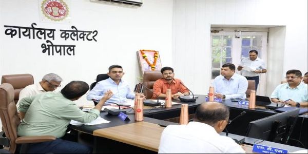 डीएम प्रगति पोर्टल से होगी जिले की महत्वपूर्ण परियोजनाओं की नियमित निगरानी : कलेक्टर मिश्रा