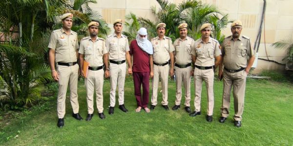पत्नी की हत्या करने वाला आरोपित गिरफ्तार