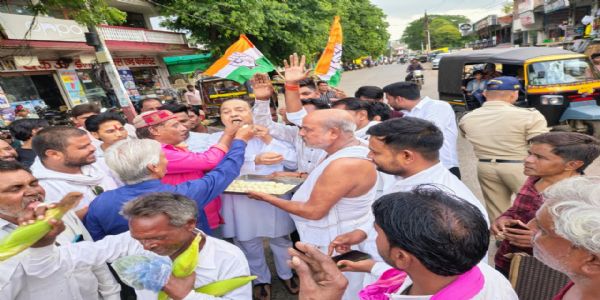 मप्रः दतिया उपचुनाव में कांग्रेस की जीत पर चंदेरी में जश्न