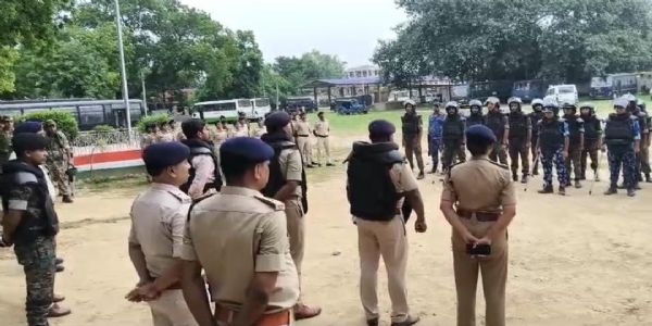 चेहल्लुम को लेकर पुलिस का फ्लैग मार्च, सुरक्षा के कड़े इंतजाम; अफवाह फैलाने वालों पर होगी सख्त कार्रवाई