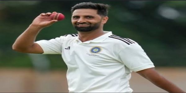 भारतीय तेज गेंदबाज आकिब नबी