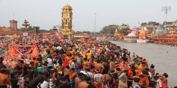 हर की पैड़ी पर शिव भक्तों का सैलाब हर की पैड़ी पर शिव भक्तों का सैलाब