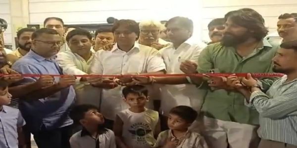 प्राइस सेरेमनी को लांच करते हुए प्राइस सेरेमनी को लांच करते हुए