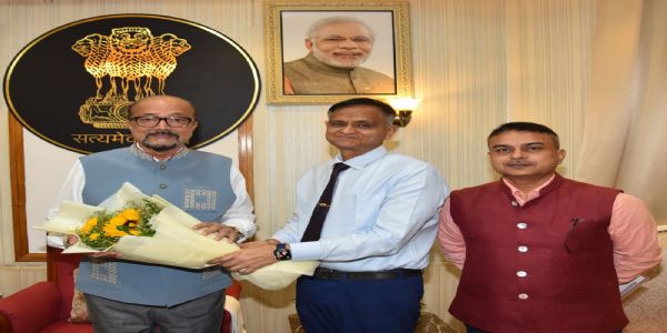 राज्यपाल रमेन डेका से एम्स के कार्यपालक निदेशक ने की सौजन्य मुलाक़ात