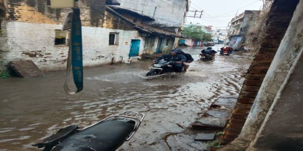 धमतरी में झड़ी का दौर जारी, धान फसल के लिए वरदान बनी बारिश; गंगरेल में 29.5 टीएमसी पानी