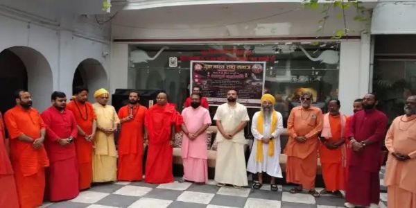 युवा भारत साधु समाज नेपाल भेजेगा राहत, संतों ने नेपाल त्रासदी पर जताया शोक