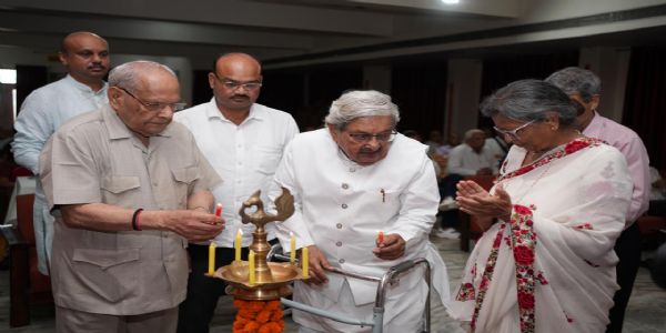 डॉ. शम्भुनाथ की प्रथम पुण्यतिथि पर ‘फिर आई याद कबीर की’ सहित तीन पुस्तकों का विमोचन