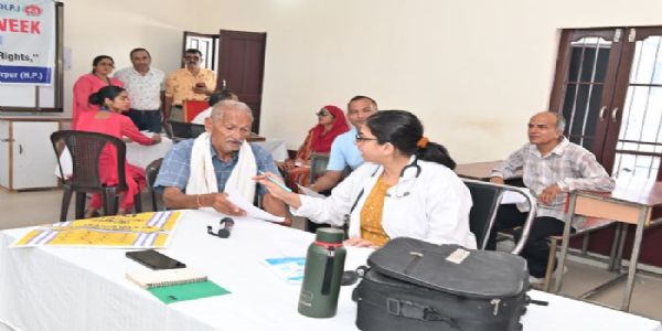 कांगू में जनस्वास्थ्य शिविर के दौरान 2 हजार से अधिक लोगों का चैकअप