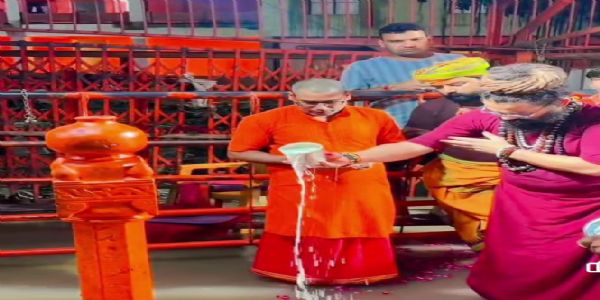 ब्रह्म मुहूर्त में संगम तट पर हुआ हनुमान जी का पावन स्नान