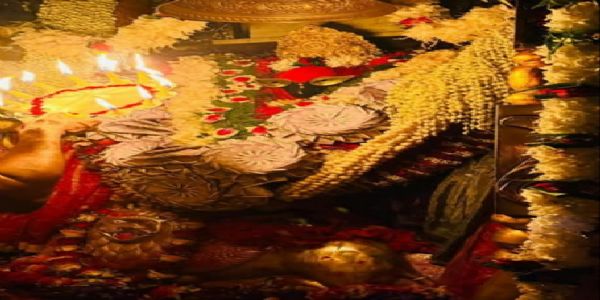 देवी जयंती पर विंध्यधाम में उमड़ा आस्था का सैलाब, पैदल पहुंचे हजारों श्रद्धालु