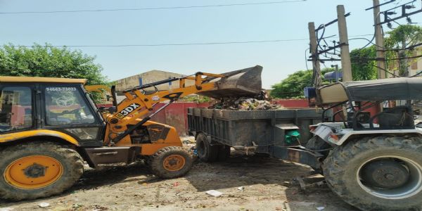 फतेहाबाद :पुलिस के पहरे में उठा शहर का कूड़ा, विरोध पर 40 हड़ताली सफाई कर्मचारी हिरासत में
