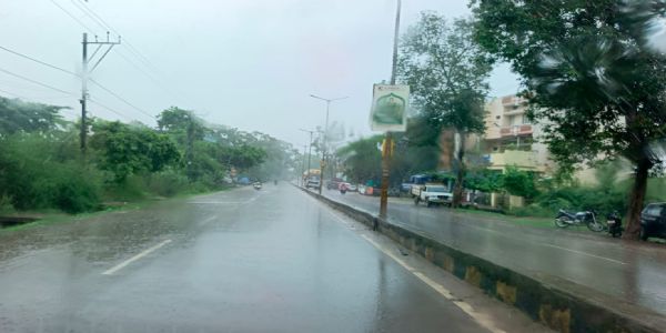 झमाझम बारिश से छलक रहा गंगरेल बांध, कभी भी खुल सकते हैं गेट, नदी किनारे के गांव हाई अलर्ट पर