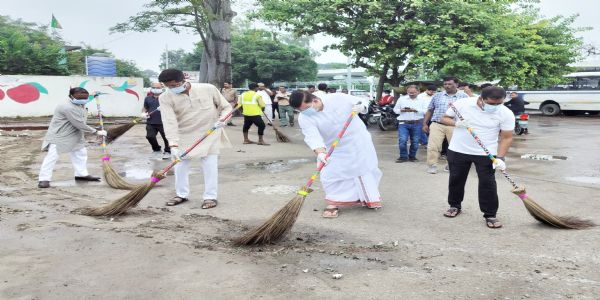 अयोध्या : रेलवे स्टेशन मार्ग पर बनेगा फूड प्वाइंट, फव्वारे का होगा कायाकल्प