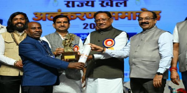 कुश्ती में उत्कृष्ट योगदान के लिए लक्ष्मण लाल साहू को मिला शहीद विनोद चौबे सम्मान