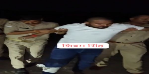 पुलिस मुठभेड़ : 02 घायल समेत तीन बदमाश गिरफ्तार