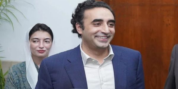पाकिस्तान पीपल्स पार्टी के अध्यक्ष बिलावल भुट्टो जरदारी। साथ में हैं उनकी बहन आसिफा भुट्टो जरदारी। फोटो - इंटरनेट मीडिया पाकिस्तान पीपल्स पार्टी के अध्यक्ष बिलावल भुट्टो जरदारी। साथ में हैं उनकी बहन आसिफा भुट्टो जरदारी। फोटो - इंटरनेट मीडिया