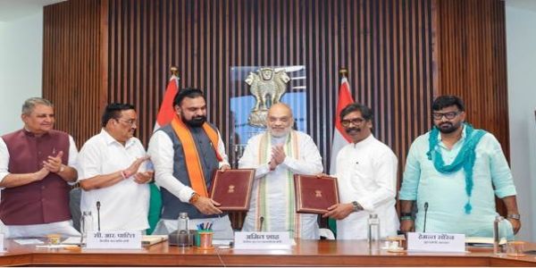 केन्द्रीय गृह एवं सहकारिता मंत्री अमित शाह की उपस्थिति में आज नई दिल्ली में बिहार और झारखंड के बीच सोन नदी के जल बंटवारे को लेकर समझौता ज्ञापन पर हस्ताक्षर हुए।