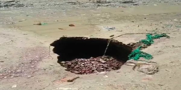 रायबरेली में सात घंटे से हो रही बारिश से कई जगह सड़कें धंसी, आकाशीय बिजली गिरने से ग्रामीण की मौत