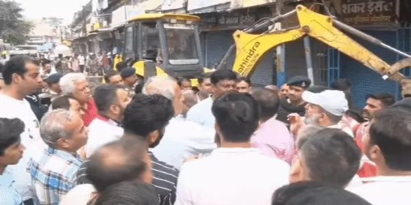 इंदौर के रानीपुरा में निगम की कार्रवाई पर हंगामा, दुकानदारों ने जाम की कोशिश की