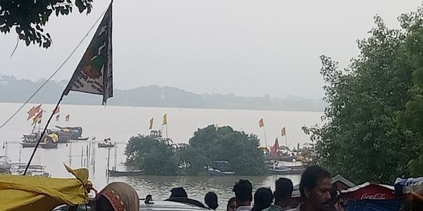 गंगा-यमुना के जलस्तर में बढ़ोतरी जारी, सभी तटबंध सुरक्षित