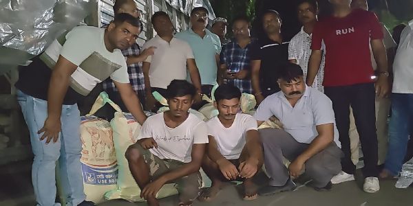 चाय की पत्तियों की आड़ में गांजा तस्करी, दो गिरफ्तार