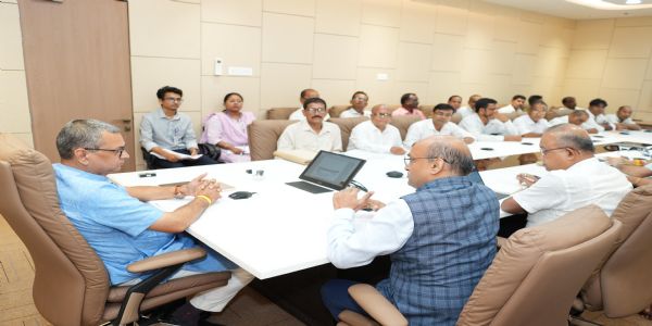 मंत्री कौशिक राय ने की उचित मूल्य डीलरों की समस्याओं की समीक्षा
