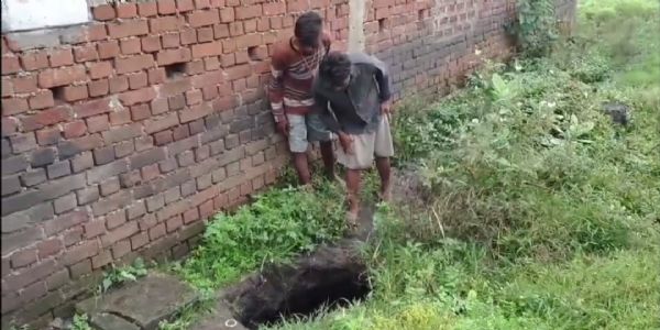 भू-धसान से बना 30 फीट गहरा गोफ, गिरा मवेशी