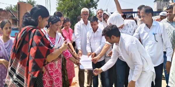 जींद : बिजली निगम कर्मियों ने फूंकी एचईआरसी के नोटिस की प्रतियां