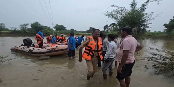 हमीरपुर में नाले में बही किशोरी का 27 घंटे बाद भी नहीं लगा सुराग, खोज जारी