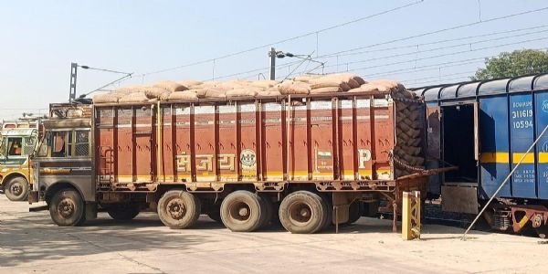 सीमांचल के मक्का कारोबार को एनएफआर ने दी रफ्तार: कटिहार रेल मंडल ने 43 रैक लोड कर कमाए ₹29.72 करोड़