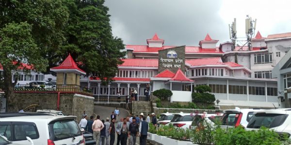 तीन दिन के अवकाश के बाद आज फिर बैठेगी हिमाचल विधानसभा, हंगामे के आसार