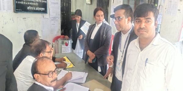 सीवान जिला अधिवक्ता संघ चुनाव में 79 फीसदी मतदान, 999 अधिवक्ताओं ने डाले वोट