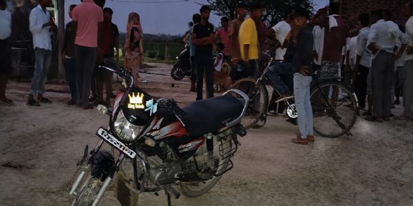 भतीजे ने साथियाें संग मिलकर चाचा की गाेली मारकर की हत्या