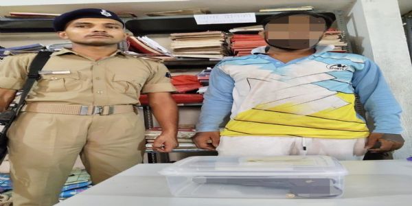 घरेलू विवाद में मां को पिस्टल दिखाकर दी जान से मारने की धमकी, पुलिस ने आरोपी को दबोचा