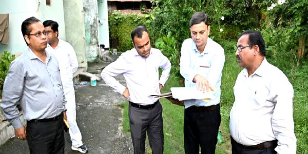 आरटीई मामलों में देरी बर्दाश्त नहीं, पारदर्शिता और संवेदनशीलता से हो कार्रवाई: डीएम