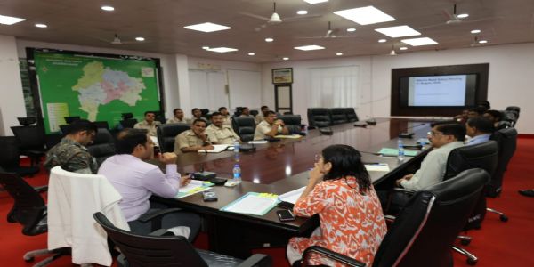 उपायुक्त ने अफीम की खेती रोकने के लिए निगरानी का दिया निर्देश