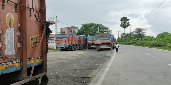 बिहार-झारखंड के चालान पर बंगाल में बालू एंट्री को लेकर पुलिस सख्त, जीपीएस फोटो के बिना सीमा पर रोके जा रहे वाहन