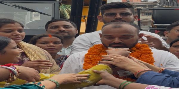 सड़क सुरक्षा की मांग पर भूख हड़ताल खत्म, डिवाइडर और स्पीड ब्रेकर का काम शुरू