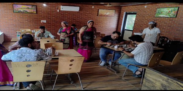 छह महिलाओं ने संवारा स्वरोजगार का रास्ता, सालाना 12-13 लाख रुपये की आमदनी