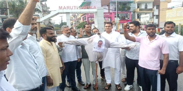 राहुल गांधी के बयान के विरोध में भाजपा अनुसूचित जाति मोर्चा ने फूंका पुतला