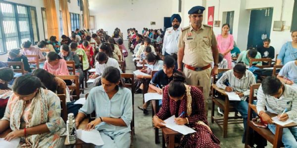 हिसार : राजकीय महिला काॅलेज में छात्राओं को यातायात नियमों के प्रति किया जागरूक