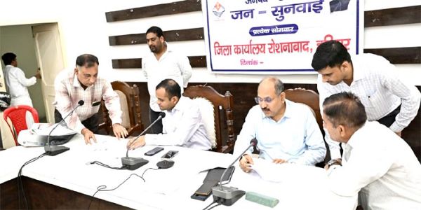 शिकायतों के निस्तारण में लापरवाही बर्दाश्त नहीं: जिलाधिकारी