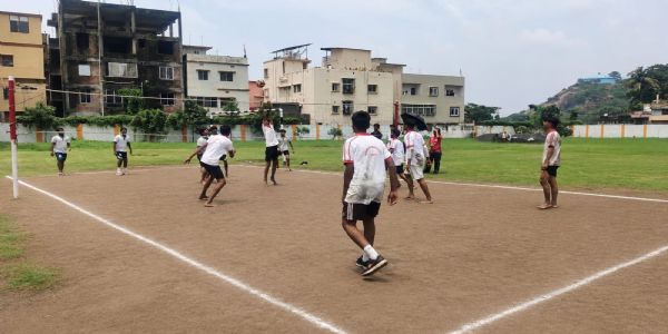 कैंब्रियन स्कूल में खेल दिवस पर हुईं कई प्रतियोगिताएं