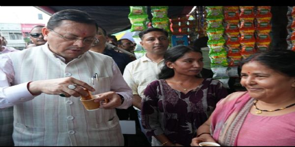 स्थानीय दुकानदारों से मिले धामी, बोले- छोटे कारोबारियों को बढ़ावा देना सामूहिक जिम्मेदारी