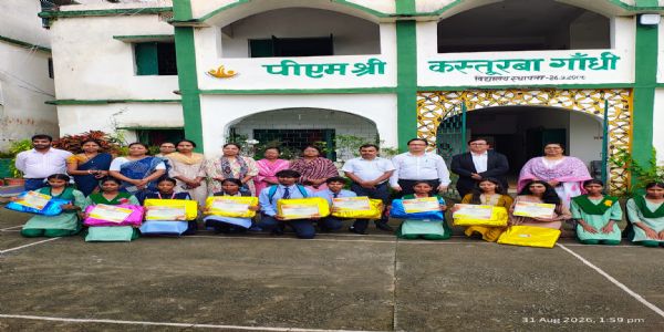 बाल हितैषी विधिक सेवाओं को लेकर छात्राओं को किया जागरूक