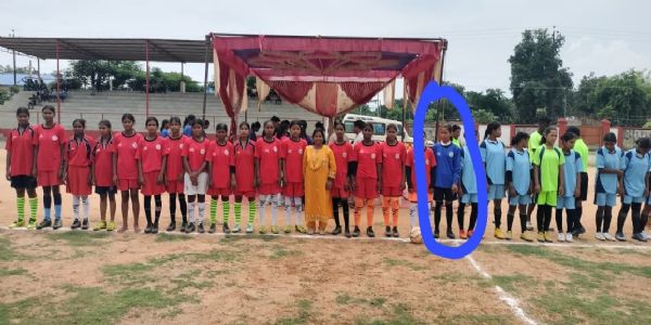 ट्रेन की चपेट में आने से छात्रा की मौत