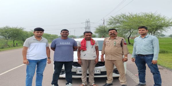 मोबाइल चोरी कर यूपीआई से 1.56 लाख निकालने वाला दो साल से फरार आरोपी गिरफ्तार