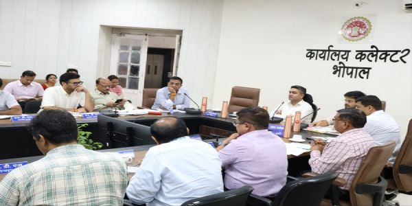 सभी एसडीएम नियमित रूप से करें उचित मूल्य दुकानों का निरीक्षण : कलेक्टर मिश्रा