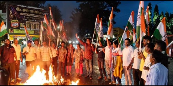 राहुल गांधी के खिलाफ प्राथमिकी के खिलाफ कांग्रेस ने किया प्रदर्शन